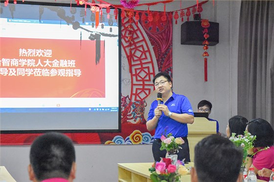 刀父總經(jīng)理對刀父公司進(jìn)行簡介